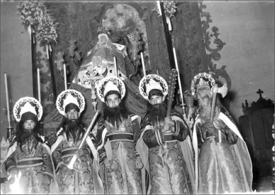 Apostolat Foto Antonio Mont Perales Els portadors de landa Foto Antonio - фото 35