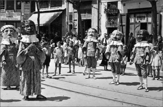 La dansa dels Nanos al Corpus de València cap a 1940 De la procedència de la - фото 16