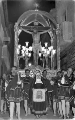 La processó al Crist de les Campanes Els portadors amb la Verònica Foto - фото 27