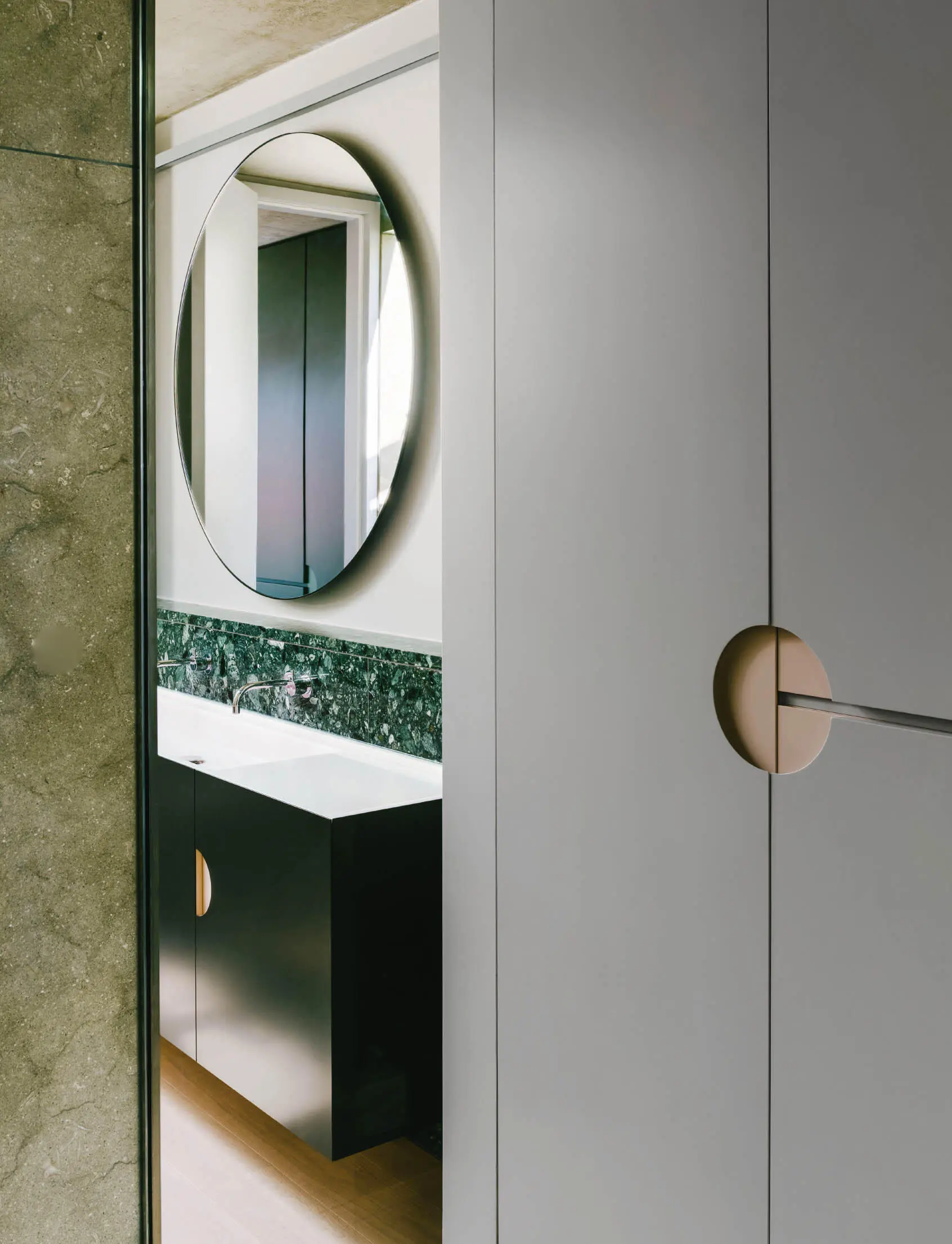 Ein Blick ins Badezimmer auf der rückwärtigen Seite der Box Als grafisches - фото 48