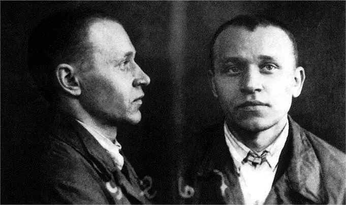 Гундяев Тюремная фотография 1934 г В канун 1937 года Михаила освободили он - фото 33