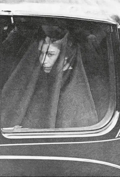 11 лютого 1952 року Після повернення з Африки 7 лютого нова королева Єлизавета - фото 36
