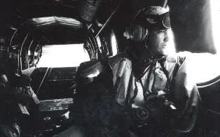 Az amerikai hadsereg helikopterének fedélzetén küldetés közben Marco Lupis - фото 1