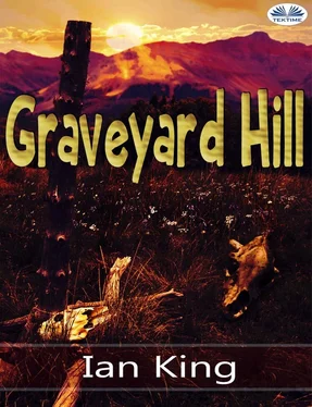 Ian King Graveyard Hill обложка книги