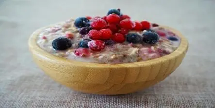 INGREDIENTI 1 cucchiaio di semi di chia ¼ di tazza di yogurt greco 1 cucchiaio - фото 25