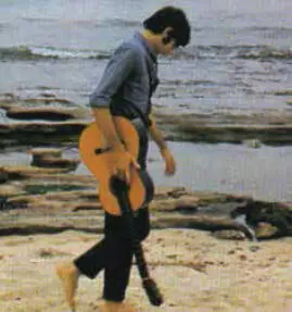 Joan Manuel Serrât 1967 Un esperii llibertari que comença a identificar una - фото 35