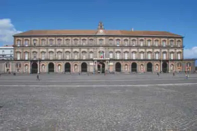 fig 0 Nápoles Palazzo Reale fachada principal Casi sin proponérmelo me - фото 2