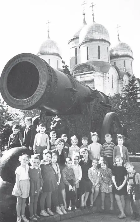 Детский сад в Кремле 1961 г И всё же это был самый центр Москвы Молодые мои - фото 6