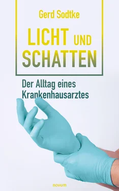 Gerd Sodtke Licht und Schatten – der Alltag eines Krankenhausarztes обложка книги