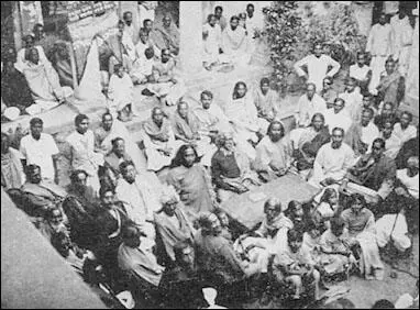 Last Solstice Festival celebrated by Sri Yukteswar December 1935 My Guru is - фото 5