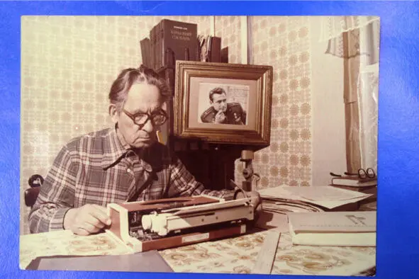 Топоров Адриан Митрофанович 1891 1984 во время работы над книгой - фото 1