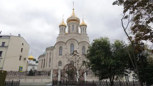 А Женька тем временем отвлеклась от картины величественного храма и обратила - фото 23