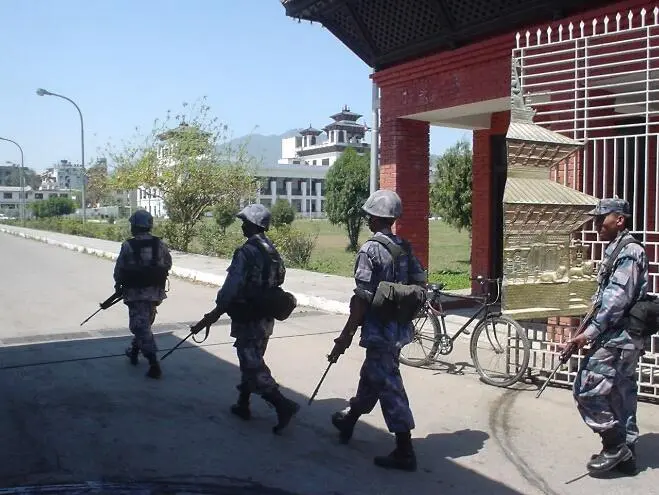 В агентстве сказали что ждать пропуска придется минимум неделю и попросили - фото 2