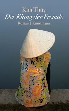 Kim Thuy Der Klang der Fremde обложка книги