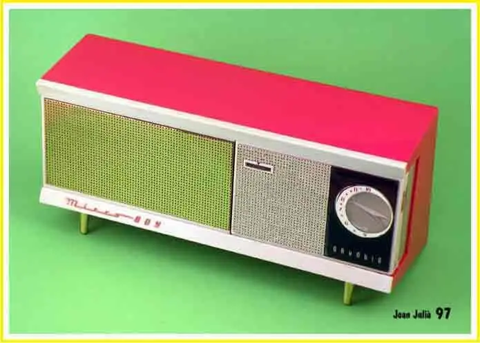 3 GRUNDIG micro boy Medidas 260 x 120 x 96 mm Peso 1114 gr 4 GRUNDIG box - фото 52