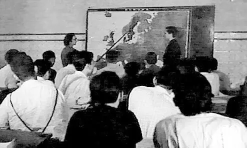 Ana Martínez Iborra impartiendo una clase en el Instituto Obrero de Valencia - фото 15
