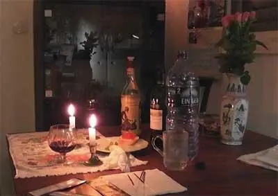 Ее я в гости пригласила За рюмкой чая поболтать Она пришла и укусила Что - фото 7