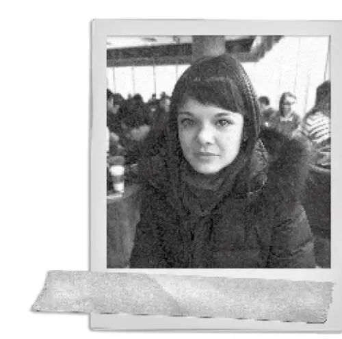 Юлия Л она предпочитает некоторую анонимность кажется не замечает холода - фото 5