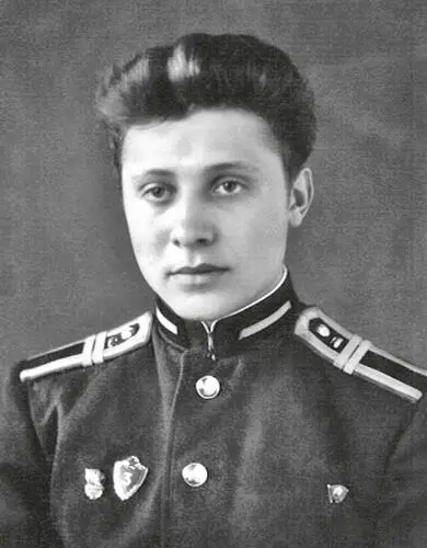Курсант Дальневосточного танкового училища Моховая Падь 1963 г Командир - фото 26
