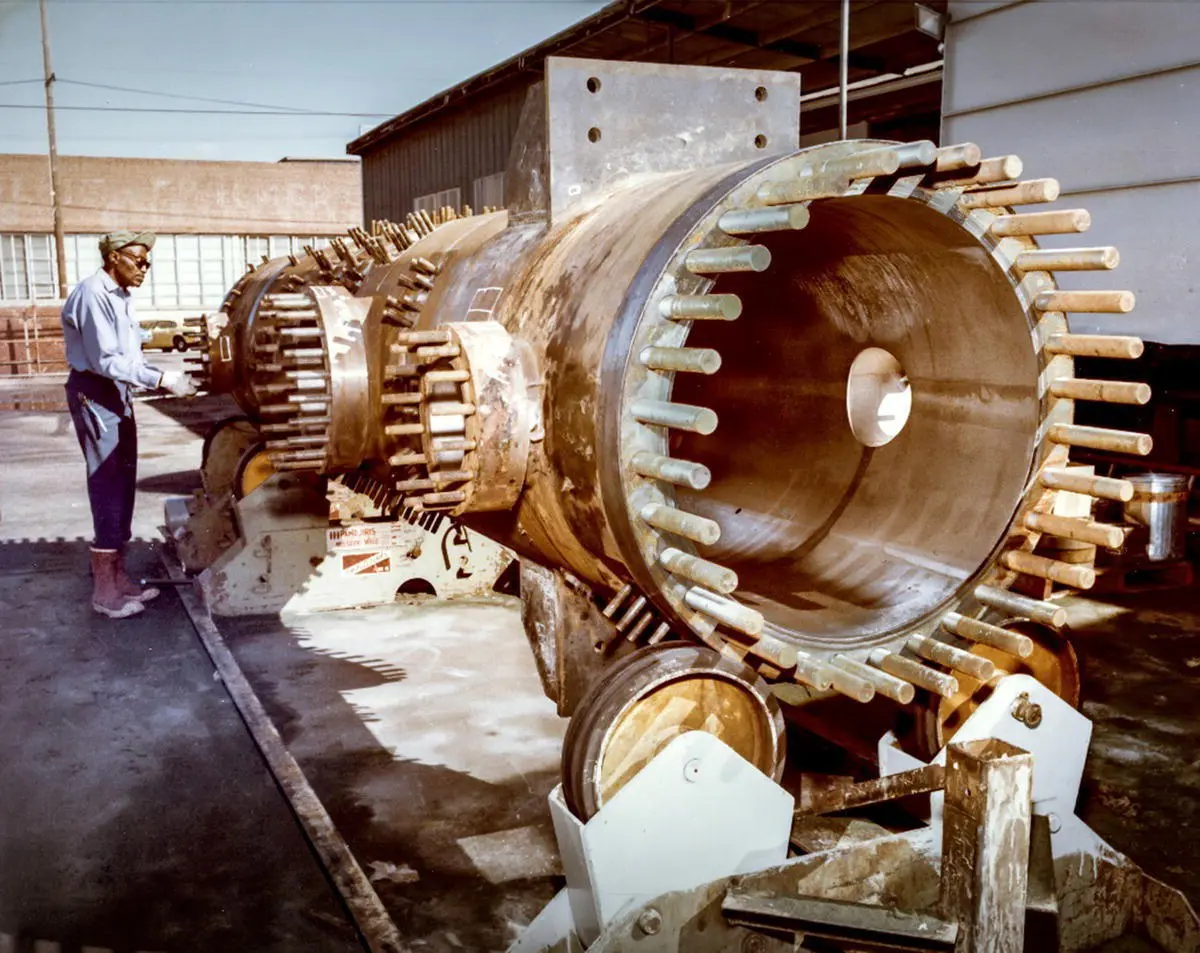 Figure 12 A vessel fabricated with a heavy wall to minimize cost Source Los - фото 3