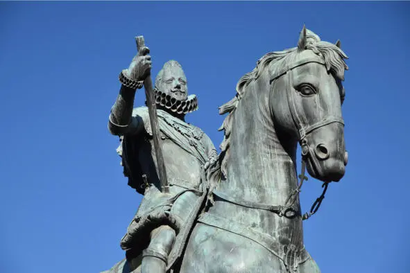 Король Испании и Португалии Филипп III пл Mayor Барельеф на памятнике - фото 4