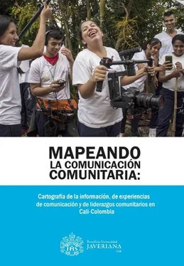 Claudia Lucía Mora Motta Mapeando la comunicación comunitaria обложка книги