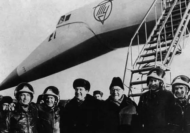 А Н Туполев А А Туполев и экипаж в день первого полета Ту144 Ту144 - фото 39