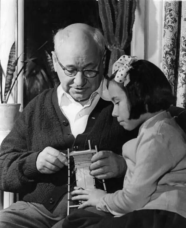 Деревянная поделка для внучки 1958 г До 60 с лишним лет Туполев не давал себе - фото 41