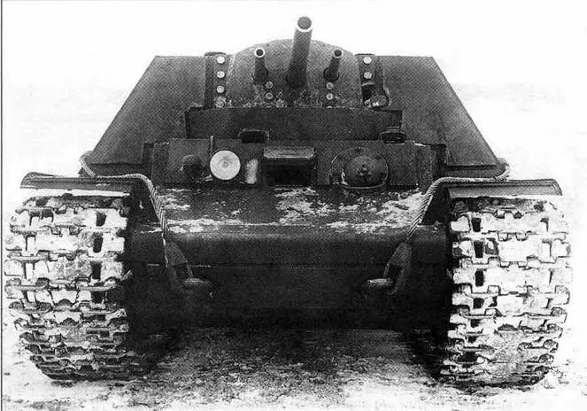 Первый вариант артсамохода КВ7 вид спереди Зима 1942 года Строенная - фото 10