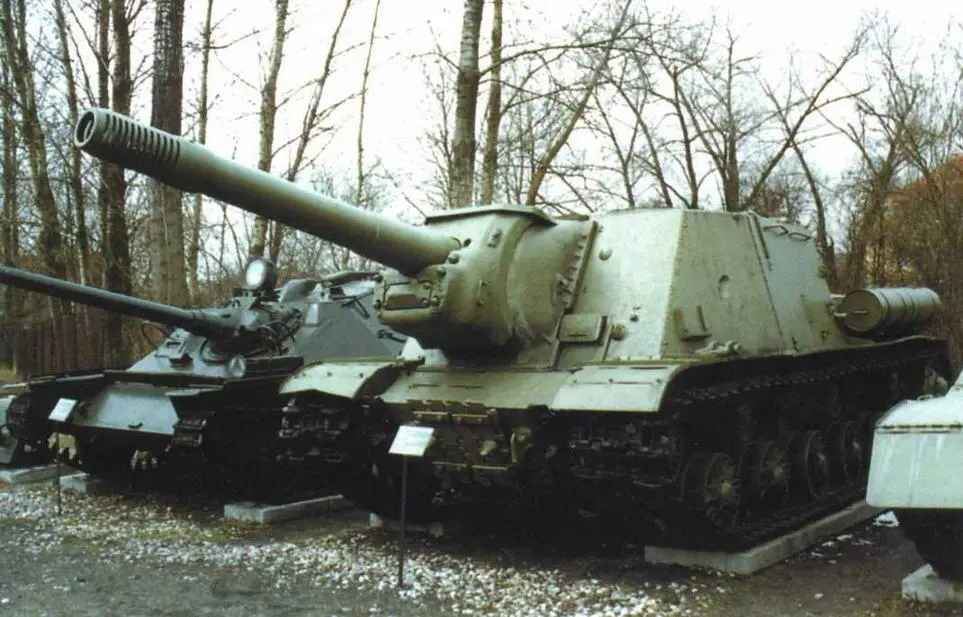 ИСУ152 в экспозиции танкового музея в Варшаве 2001 год - фото 67
