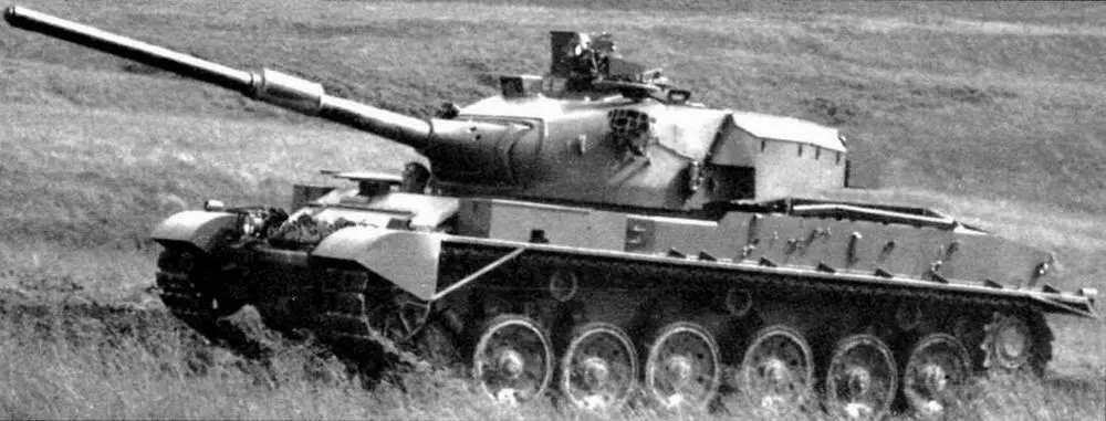 Первый танк Виккерс Mk3 для кенийской армии во время испытаний в - фото 42