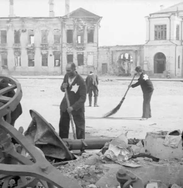 Могилев июль 1941г Источник httpstwittercomFends86332387status В - фото 28
