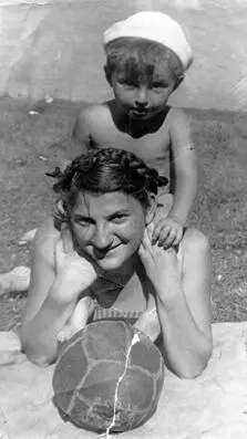 Знаменитая тетка Юля и я Ок 1954 г Семейный архив Реально круче всех в нашей - фото 3
