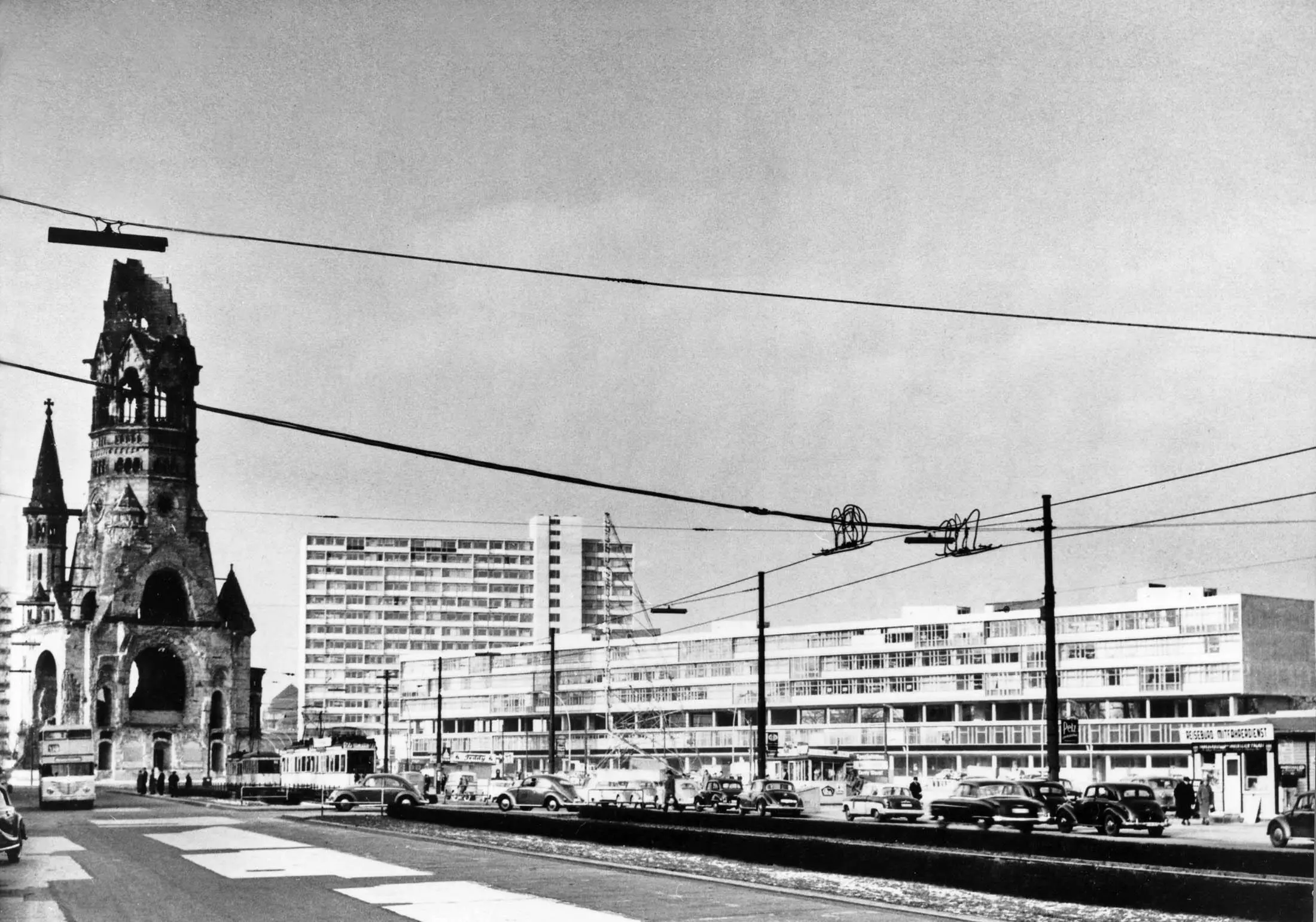 Westberlin die Ruine der KaiserWilhelmGedächtniskirche von der Budapester - фото 4