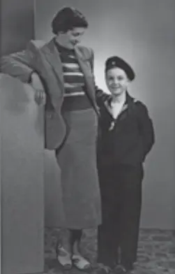 Beatrix von Degenschild y su hijo Michael Fritz Haneke el padre de Michael - фото 4