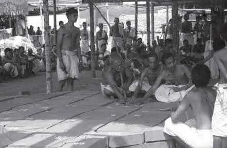 26 Sacerdotes de la casta naṃpūtiribrāhmaṇ realizan el complejo sacrificio - фото 29