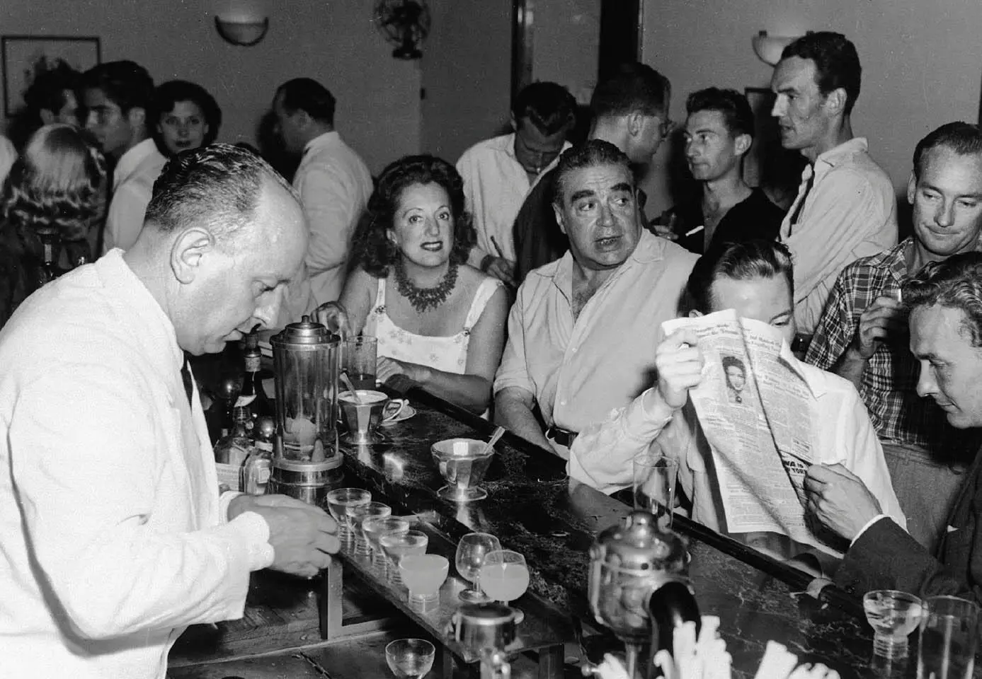 Ein typischer Baralltag in Harrys Bar in Venedig um 194850 An Orten wie - фото 17