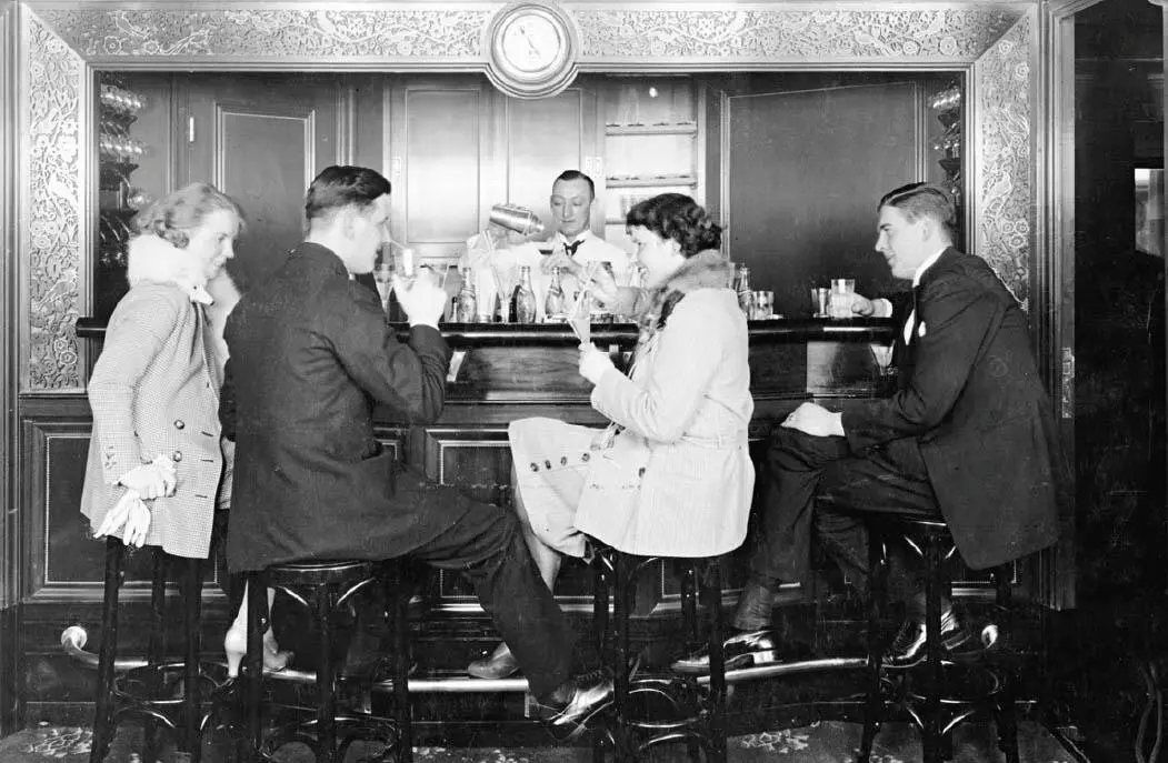 Um 1930 gab es eine ausgesprochen etablierte Barkultur in Deutschland wie hier - фото 16