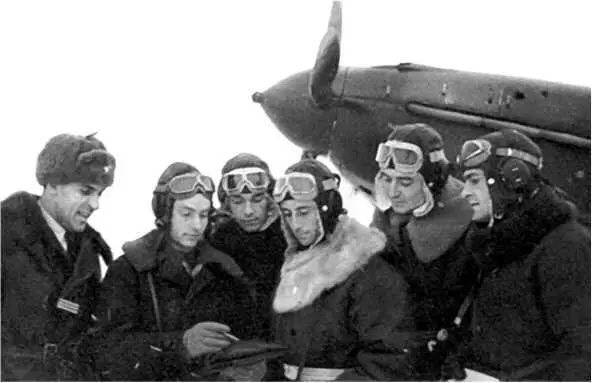 Иваново январь 1943 г Слева направо Альбер Мирлес Павел Друзенков Марсель - фото 52