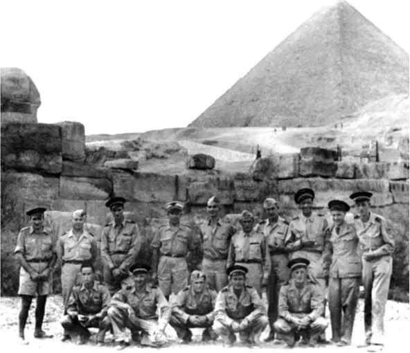 Группа Константина Фельдзера в Каире Слева направо Жак Казанев Рене Мартен - фото 59