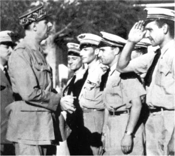 Генерал де Голль командующий ВВС Сражающейся Франции на Ближнем Востоке - фото 60