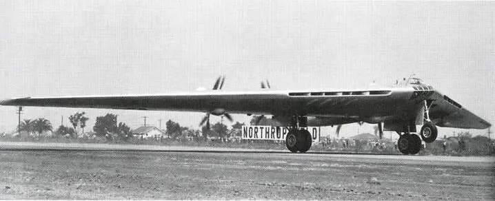Самолет уходит в первый полет 25 июня 1946 г летчикиспытатель фирмы Нортроп - фото 208