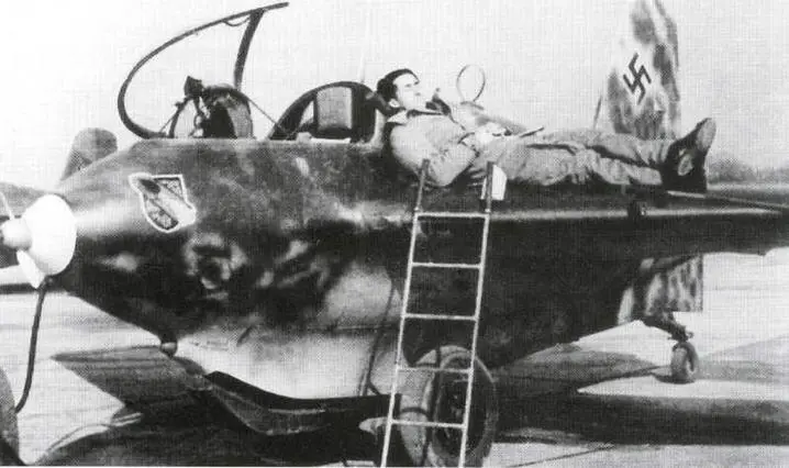 В перерыве между полетами На аэродроме Брандис Германия 1944 г В конце - фото 225