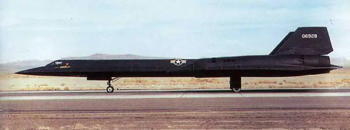 Стратегический разведчик А12 В октябре 1964 г на военновоздушной базе - фото 293