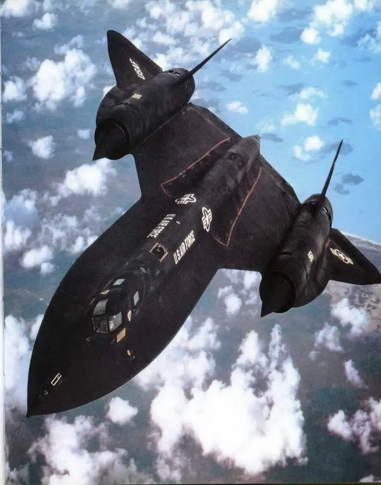 SR71 самый скоростной серийный самолет Основные стойки шасси имели не два - фото 302