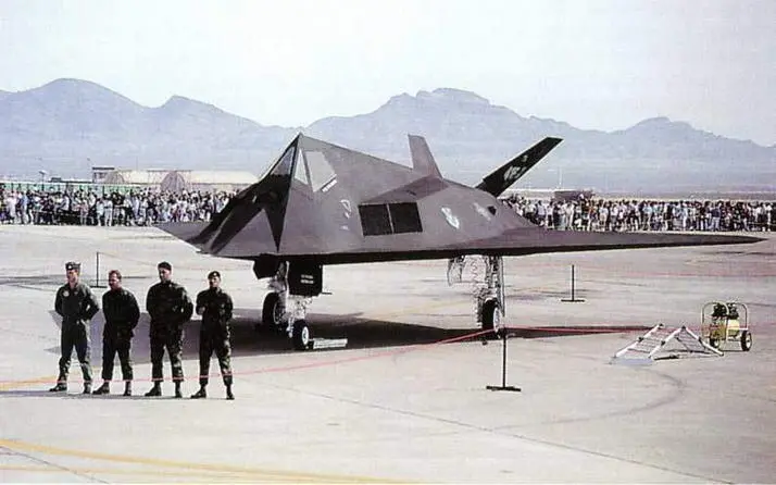 F117A во время публичной демонстрации самолета в 1990 г Но на этом - фото 322