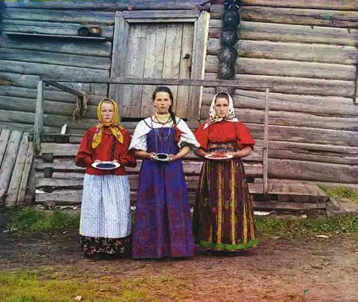 Крестьянские девушки Нижняя Торопня река Шексна 1909 г Общий вид - фото 57