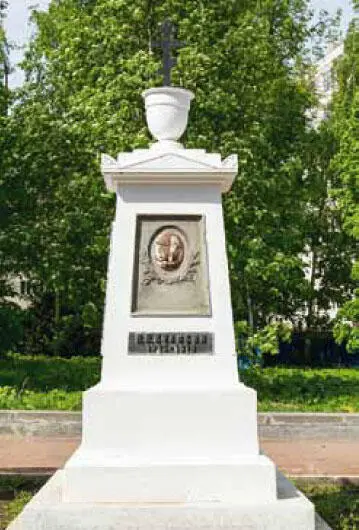 Могила Ивана Кулибина в Нижнем Новгороде Надпись на памятнике гласит Честь - фото 10