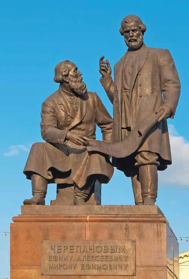 Памятник Черепановым установлен на центральной площади Нижнего Тагила - фото 31