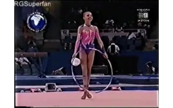 1998 год Более яркий купальник с разноцветными вставками 1999 год Яркий - фото 22